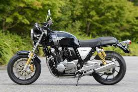 新型cb1100は 走りを楽しむ rs と 所有感を満たす ex へと進化 オートバイ ride 走り オートバイ バイク