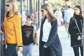 Check spelling or type a new query. H Mpalatsinoy Gia Pswnia Me Tis Kores Ths Modernmoms