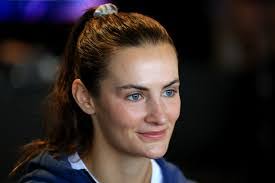 Leslie Fox's Instagram, Twitter & Facebook