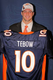 Tim Tebow Photos Photos Denver Bronco S Introduce Tim Tebow Tim Tebow Denver Broncos Nfl Denver Broncos