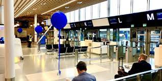 För utrikestrafikens nyetableringar var det skavsta, till en början i konkurrens med västerås flygplats, som kom att etablera sig som stockholmsområdets näst största flygplats för internationell passagerartrafik. New Section Of Departure Hall At Bromma Stockholm Airport Opens Bromma Stockholm Airport