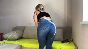 Lea Farting in Jeans for 11 Minutes 54 Second Long Fart
