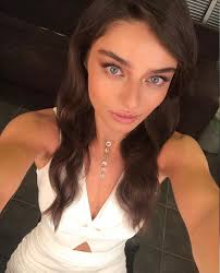 Pin By Gizem P On Ayca Aysin Turan In 2020 Turkish Women Beautiful Elegant Wedding Hair Beauty Girl