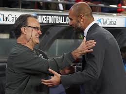He lives above a newsagent, shops at morrisons and sits on a bucket to watch his team. Wie Marcelo Bielsa Das Schone Spiel Pragt Der Mythos Vom Verruckten Kicker