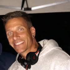 Possibly my favourite ever tune but the Lexicon Avenue remix is something  else