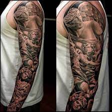 Ces tatouages noirs et gris, réalisés par des artistes tatoueurs du monde entier, pourraient vous inspirer pour la réalisation de votre futur tatouage ! Tatouage Homme Bras Complet Noir Et Blanc Tatouage Manchette Tatouages Des Bras Entiers Tatouage Bras Complet