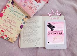 The princess diaries) é um filme de comédia estadunidense de 2001 produzido pela cantora e atriz whitney houston e dirigido por garry marshall. Estante Bibliografica Resenha O Diario Da Princesa Meg Cabot