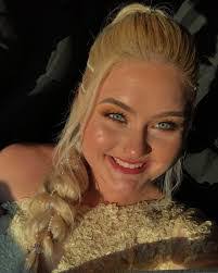 Alyssa Goff's Instagram, Twitter & Facebook