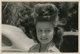 The hair should transmit movement and elegance. 32 Cool Photos Of The 1940s Women S Big Hairs Vintage News Daily