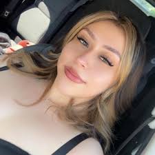 Elizabeth Duron's Instagram, Twitter & Facebook