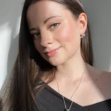 Katie Mooney's Instagram, Twitter & Facebook