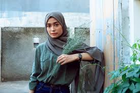 Baju couple keluarga menjadi pilihan bagi sebagian orang dimomen lebaran 2021. 7 Casual Hijab Style Ini Bisa Jadi Inspirasi Gayamu Saat Kumpul Bareng Teman Hingga Berangkat Ke Kantor