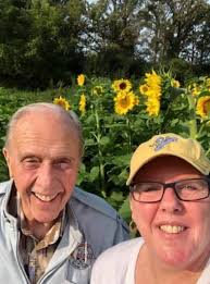 Last year in the Albert Lea field. I took my mom for the afternoon and she  just loved it🌻💛! Thank you, Johnny and Jared for giving me this beautiful  memory!!!🥰