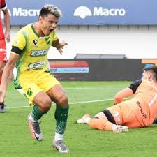 Cada vez que defensa y justicia sale al césped impecable de su estadio, lo hace a través de un túnel con forma de halcón, como se conoce al club. Partidazo En Varela Cinco Goles Un Expulsado Y Triunfo De Defensa