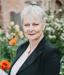 Donna Seddon's Instagram, Twitter & Facebook