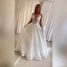 Das rosa kann ihr hochzeitskleid delikat aufpeppen. Ihr Lieben Habt Ihr Heute Brautmoden Marie Bernal