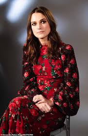 Love Actually Fans Stunned By The Tiny Age Gap Between Juliet And Sam Long Sleeve Dress Keira Knightley Rose Print Dress