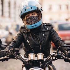 Pin Von David Vitos Auf Blaaa Motorrad Madchen Madchen Auf Motorrad Helm