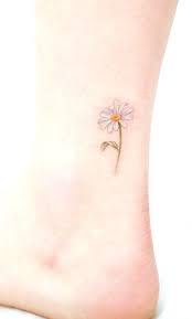 However getting an ankle bracelet tattoo is not that common among people. Susse Kleine Winzige Aquarell Zarte Daisy Ankle Tattoo Ideen Fur Frauen Idee Ankle Aquarell Da Ankle Tattoo Small Ankle Tattoo Ankle Tattoos For Women