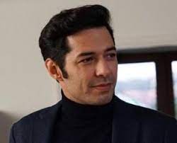 Fenerbahçe kulübü eski yöneticilerinden önder fırat'ın kızı olarak dünyaya gelen i̇dil fırat'la evlidir. Mert Firat Celebrity Age Weight Height Net Worth Dating Facts