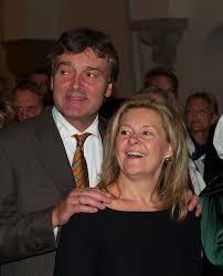 Her talent was discovered in 1979 by swedish musician and tv host lasse holm. Elisabeth Andreassen Bettanofficial Twitter