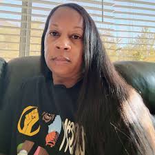 DJ Quik at Snoop Dogg's store 🛍️🔥 West Coast vibes strong! 💯