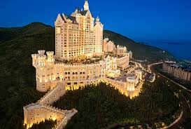 It is strongly associated with the english and succeeding british royal family. Celebra La Boda Real Alojandote En Un Espectacular Castillo