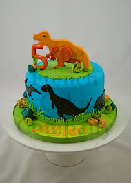 The French Cake Company Et Ses Gateaux Et Pieces Montees Pour Anniversaires Et F Gateau Anniversaire Gateau Anniversaire Enfant Gateau D Anniversaire Dinosaure