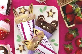 1 vasetto di yogurt bianco, 4 cucchiai di farina, 2 uova, 1 cucchiaio di zucchero, sale. Crepes A Forma Di Animali Con Crema Allo Yogurt Aurorafonseca