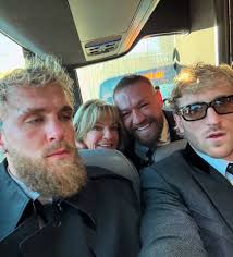 😳 Conor McGregor, Logan Paul, Jake Paul & their mom,