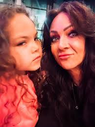 Lisa Stouffer's Instagram, Twitter & Facebook