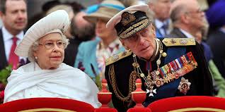 Εξιτήριο πήρε σήμερα ο 99χρονος δούκας του εδιμβούργου, ο οποίος ανάρρωσε αφού υποβλήθηκε επιτυχώς σε εγχείρηση καρδιάς. Fhmes Pws Pe8ane O Ellhnas Syzygos Ths Basilissas Elisabet Filippos Eley8eros Typos