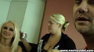 The great Ivana Sugar puts on makeup for her scene with Nacho Vidal and  tries on the costumes - XNXX.COM