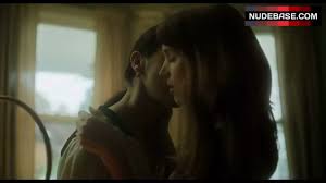 Catherine Zeta-Jones Lesbian Kissing – Side Effects (1:33) | NudeBase.com