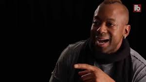 Lionel Richie's Bassist Stabs Himself After Taking Edibles