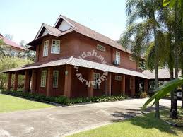 Country heights resort was the first gated and guarded community to be developed in malaysia. English Style Bungalow In Country Height Kajang Huge Land Houses For Sale In Country Heights Selangor Mudah My