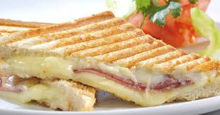 Panini Au Jambon Et Quatre Fromages Recette En 2020 Recette Croque Monsieur Recette Recettes De Collations
