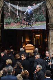 Poulidor was on the final podium of the tour 8 times, but never on the highest scaffold. Van Der Poel Bij Begrafenis Poulidor Ik Ben Trots Je Kleinzoon Te Zijn Wielrennen Ad Nl