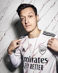 Süper lig'de antalyaspor ile karşılaşan fenerbahçe'de mesut özil sakatlık geçirdi. Arsenal Mesut Ozil Facebook