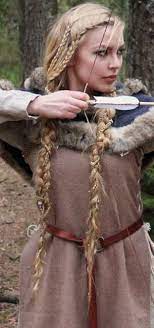 Horst Du Von Den Neuen Kriegern Nun Hier Finden Sie Brot Fur Ihre Zahne So Viele Aggressive Frisuren Fur Frauen Der Personlichkeit Neueste Frisuren Bob Renaissance Hairstyles Viking Hair Medieval Hairstyles