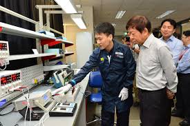 Transport minister khaw boon wan has responded to the feedback by commuters in singapore who are experiencing crowded conditions on mrt trainson april 17, as a result of a reduction in bus and. A Typical Mrt Train Has Ministry Of Transport Singapore Facebook