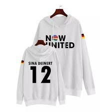 The group was founded in 2017 by simon fuller (yes, the man responsible for the formation of the spice girls!) and consists of 16 members, with each member representing a different country and nationality from around the globe. Moletom Now United Sina Deinert 12 Alemanha Music Nas Americanas