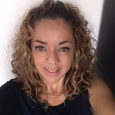 Cómo fueron los últimos meses de vida de Ángel Rafael, inolvidable artista  maquillador, fallecido en el pasado mes de Noviembre? Le realicé esta  entrevista a su mejor amiga Yorlenny Aguilar, quien nos