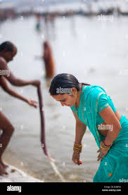 Indian woman bathing in river hi-res stock photography and images - Page 3  - Alamy