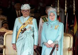 Born 5 august 1960 is the raja permaisuri agong supreme queen consort of malaysia and the tengku ampuan queen consort of. Cape Queen Chiffon Inspirasi Zara Zaza Collection Facebook