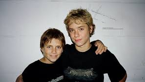 Harry Eden As Nibbs And Jeremy Sumpter As Peter Pan Jeremy Sumpter Peter Pan Celebrities