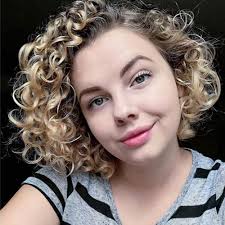 Medium layered wavy hairstyle medium layered haircut for wavy hair 2019 see also: 16 Styles Of Perms With A Bob Cut Shoulder Length Hair Or Less