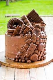 Pinata cakes at bakingo.com are eggless, thus a treat for all the vegetarian souls out there waiting to try something new and delicious. Chocolate Overload Cake