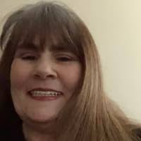 Lisa Schueller's Instagram, Twitter & Facebook