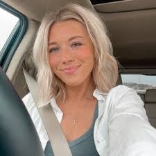 Tarah Clark's Instagram, Twitter & Facebook